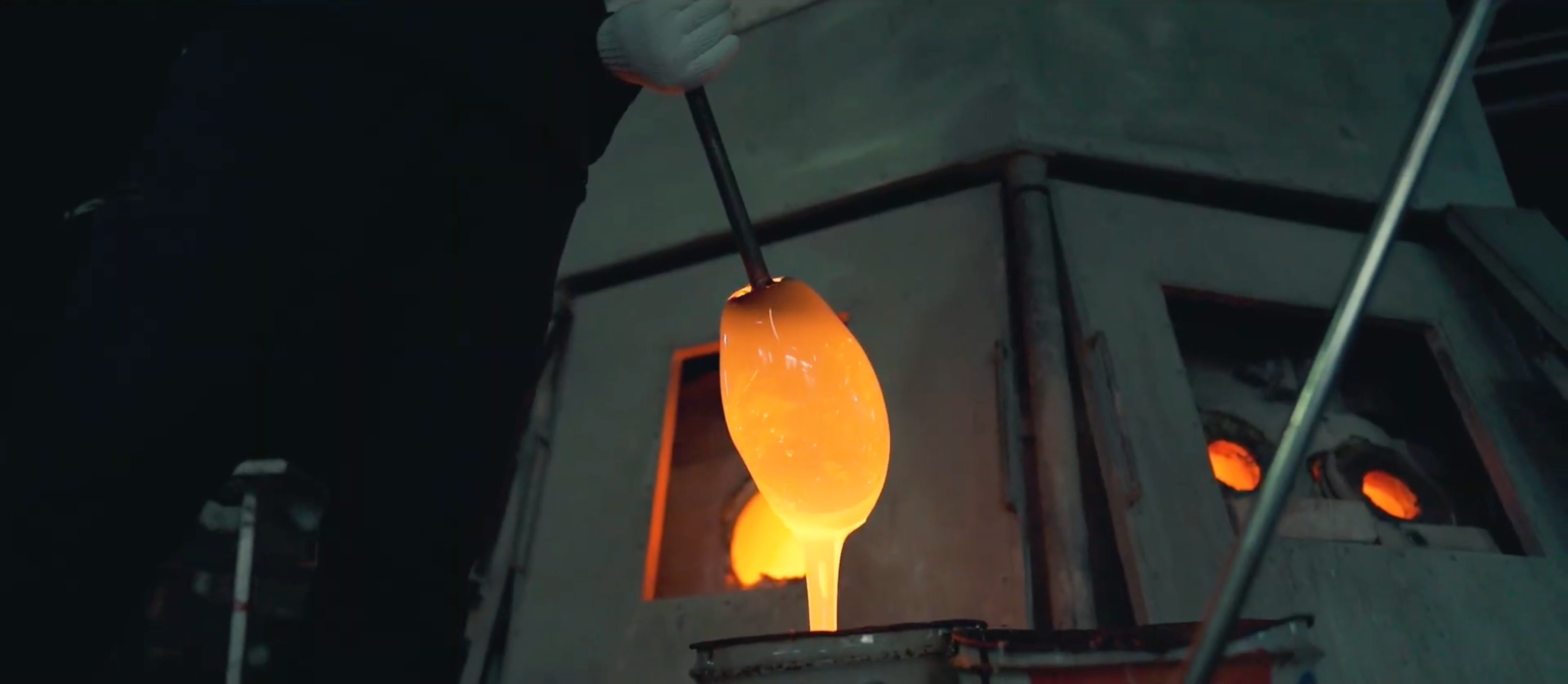 Gathering molten Ryukyu glass